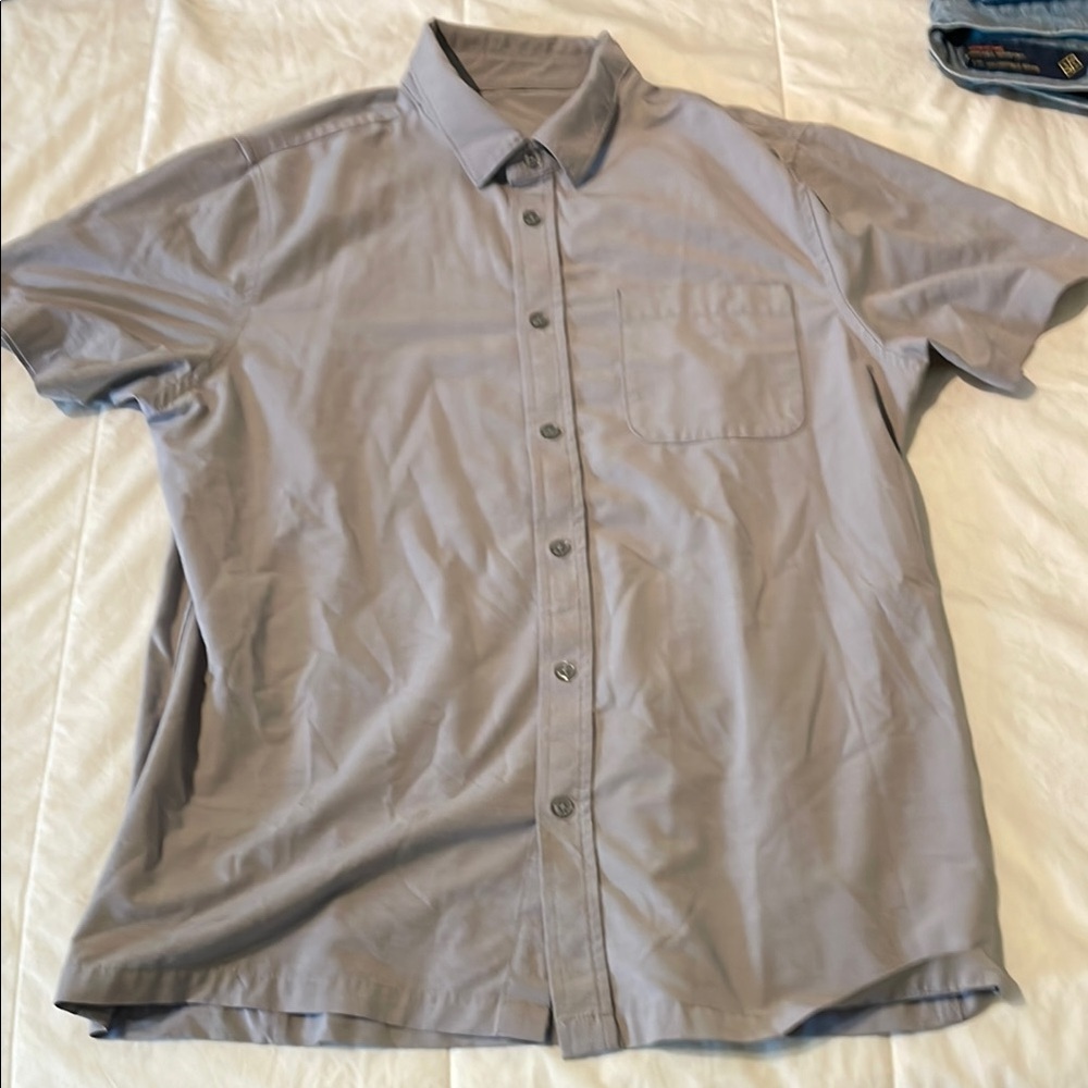 Vuori Gray Casual Button Down Shirt Lightweight Short Sleeve